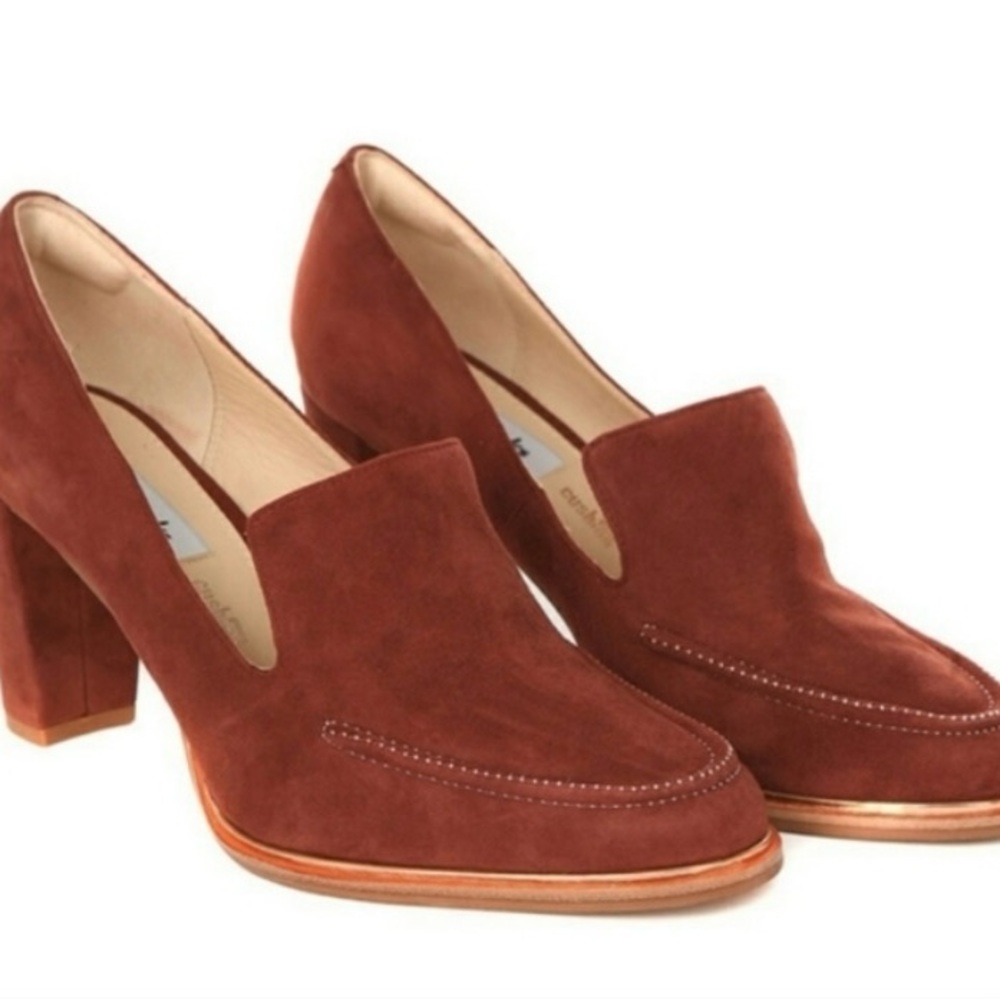 Clark’s NWT Brown Suede Heeled Loafers